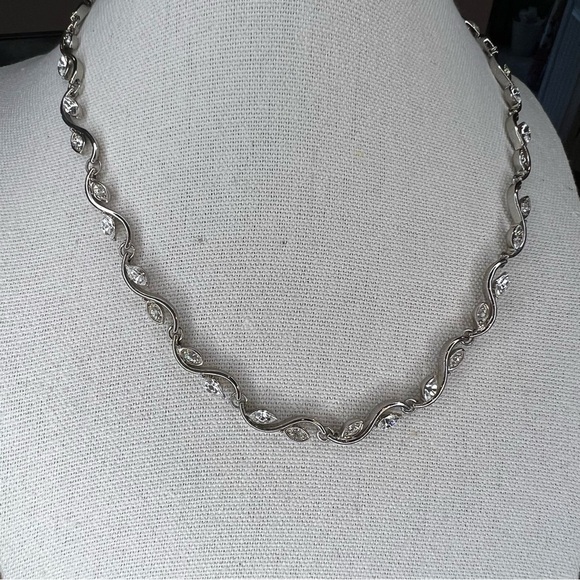 Elegant Silver Necklace with Crystal Accents - Picture 3 of 5
